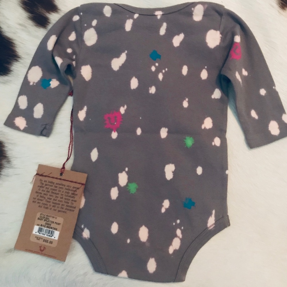 8️⃣ True Religion long sleeve onesie 12/18 mos. - Picture 2 of 6